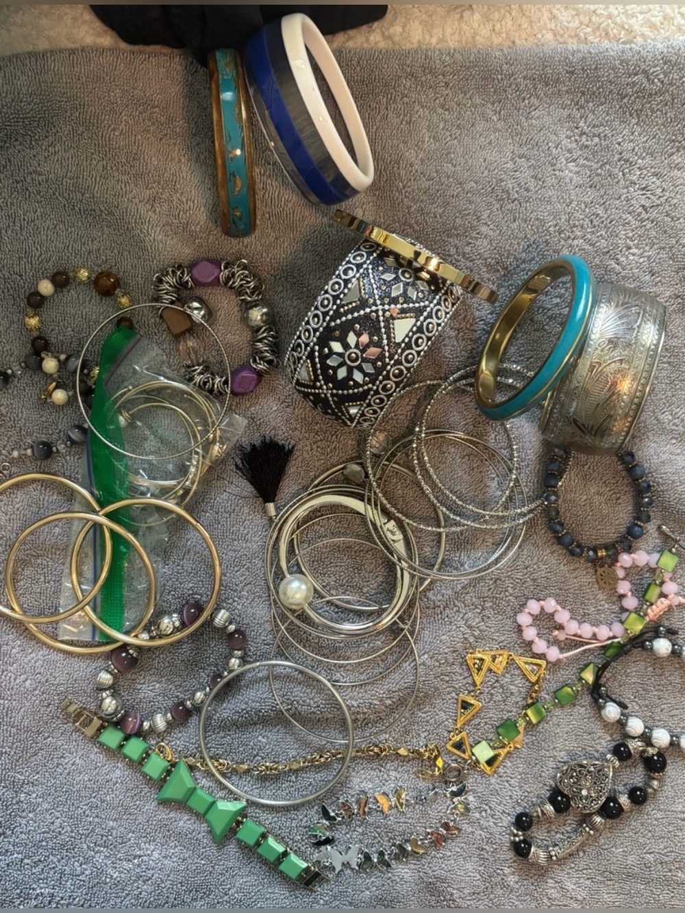 Bracelet Jewelry Lot Mixed
Bangles Cuffs Beaded Costume
Jewelry